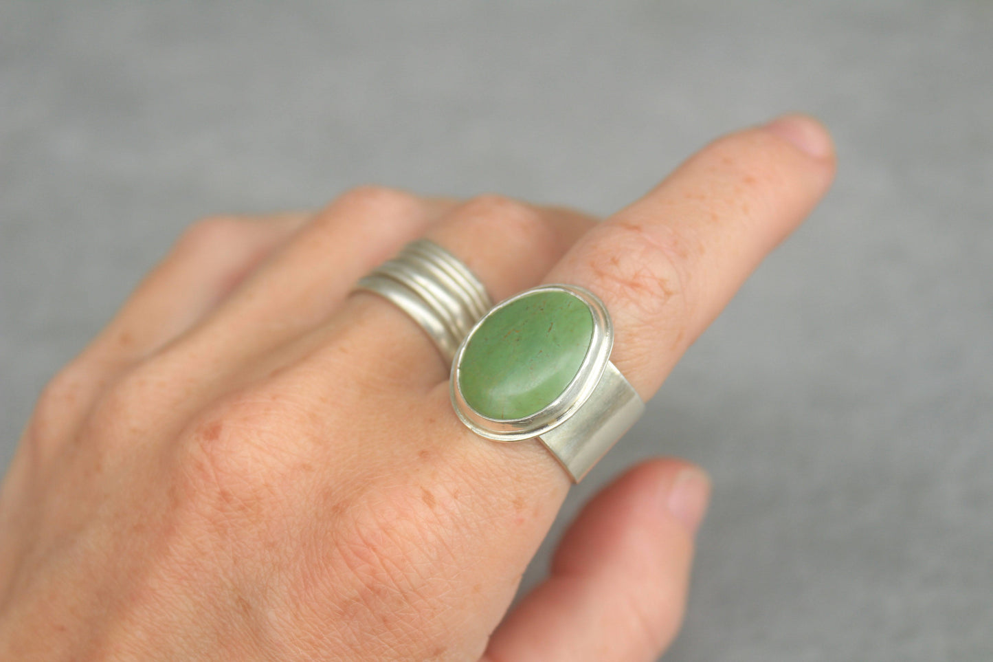 Wide band ring (green)